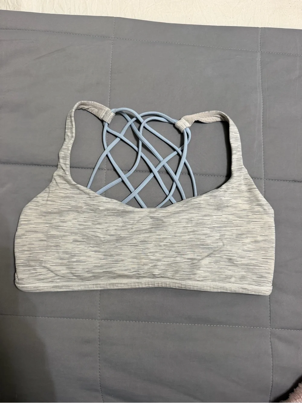 lululemon athletica Light Gray Sports Bra Free To Be - Picture 1 of 2